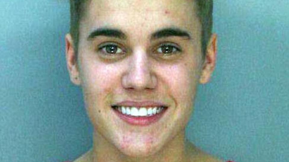 Justin Bieber: S úsměvem se podle něho zatčení snáší lépe